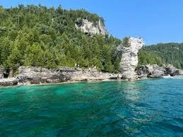 Clear water and rocky shoreline near Tobermory