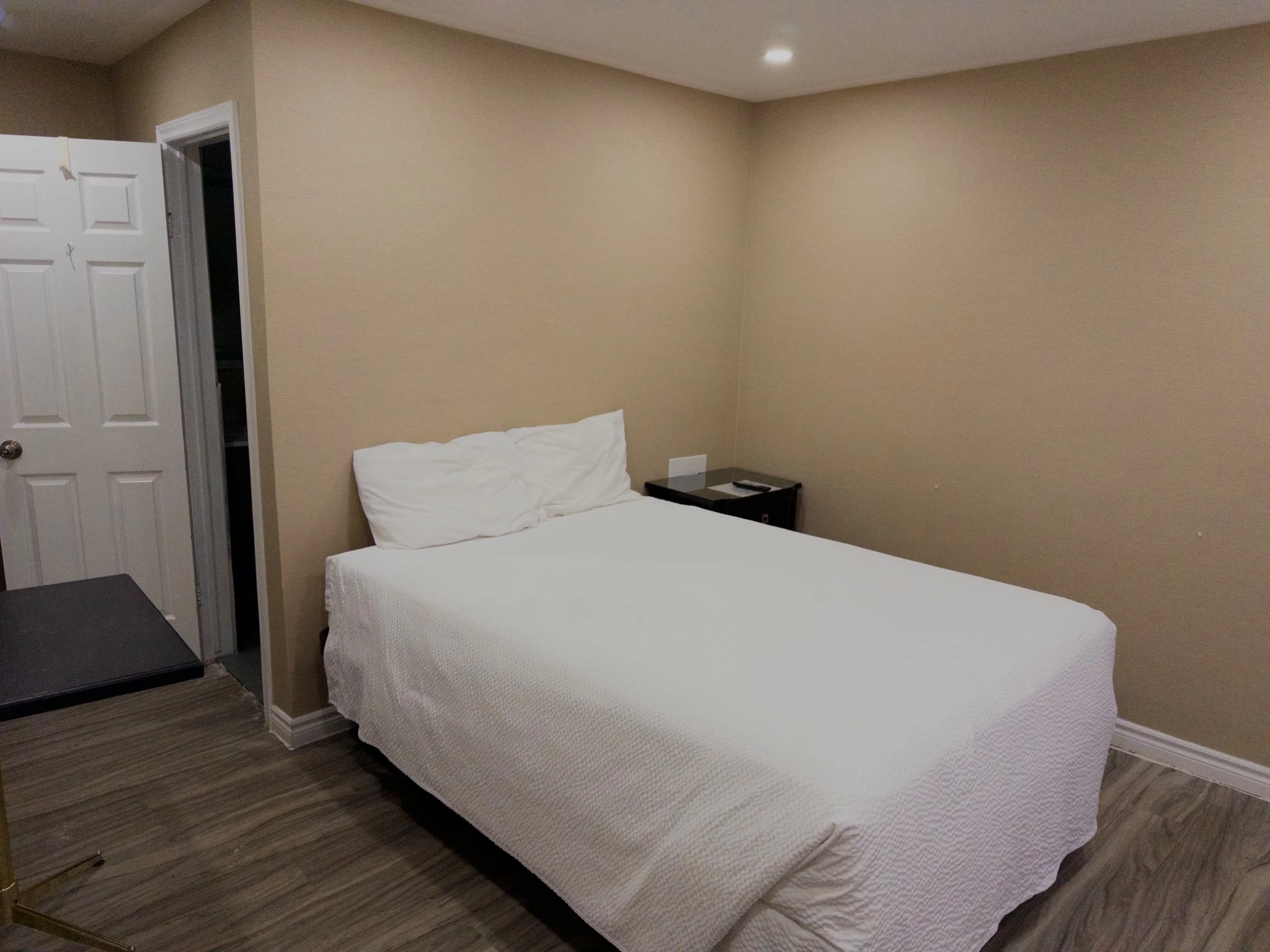 Single Queen Room at Wiarton Willys Inn